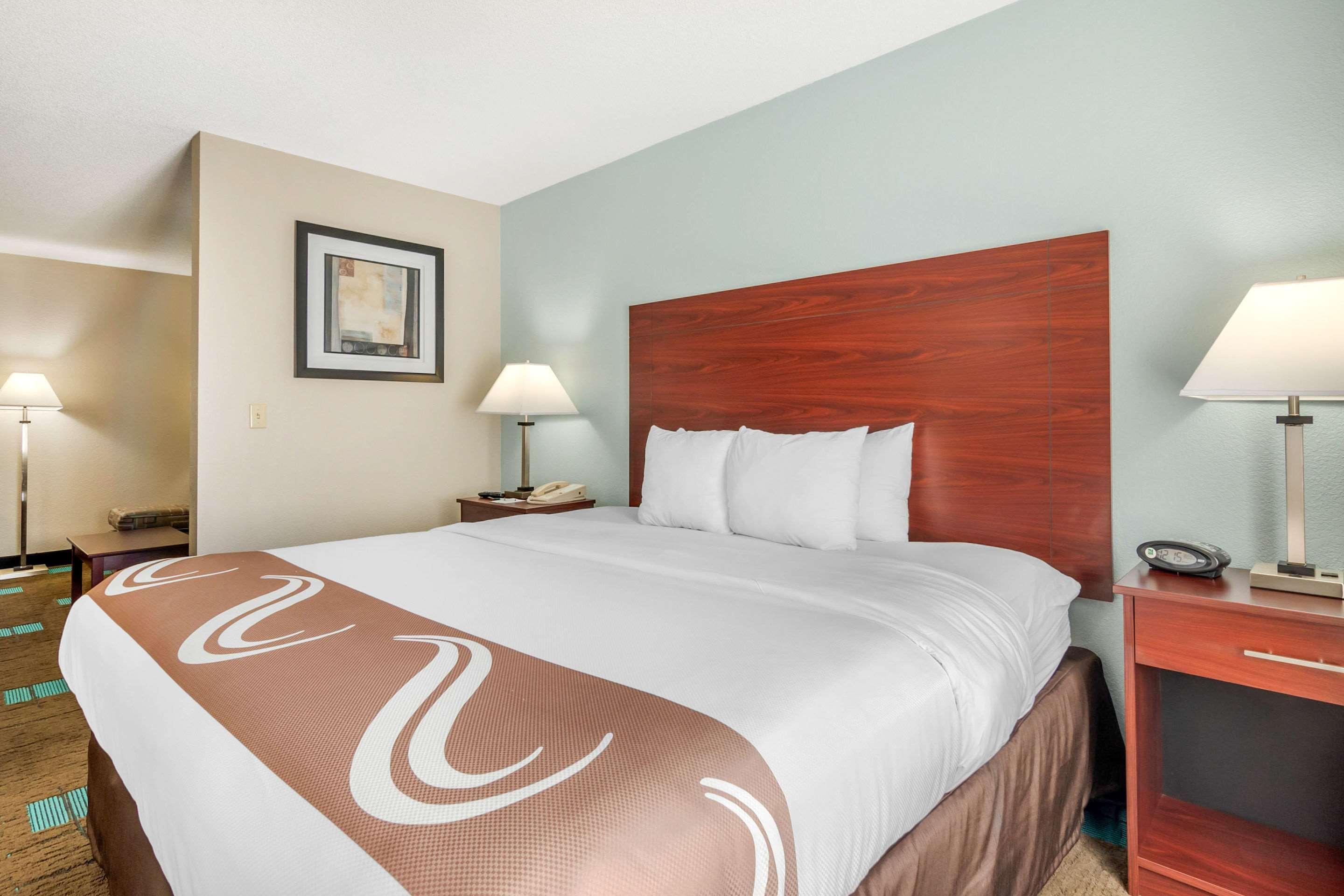 Quality Suites Kansas City International Airport מראה חיצוני תמונה