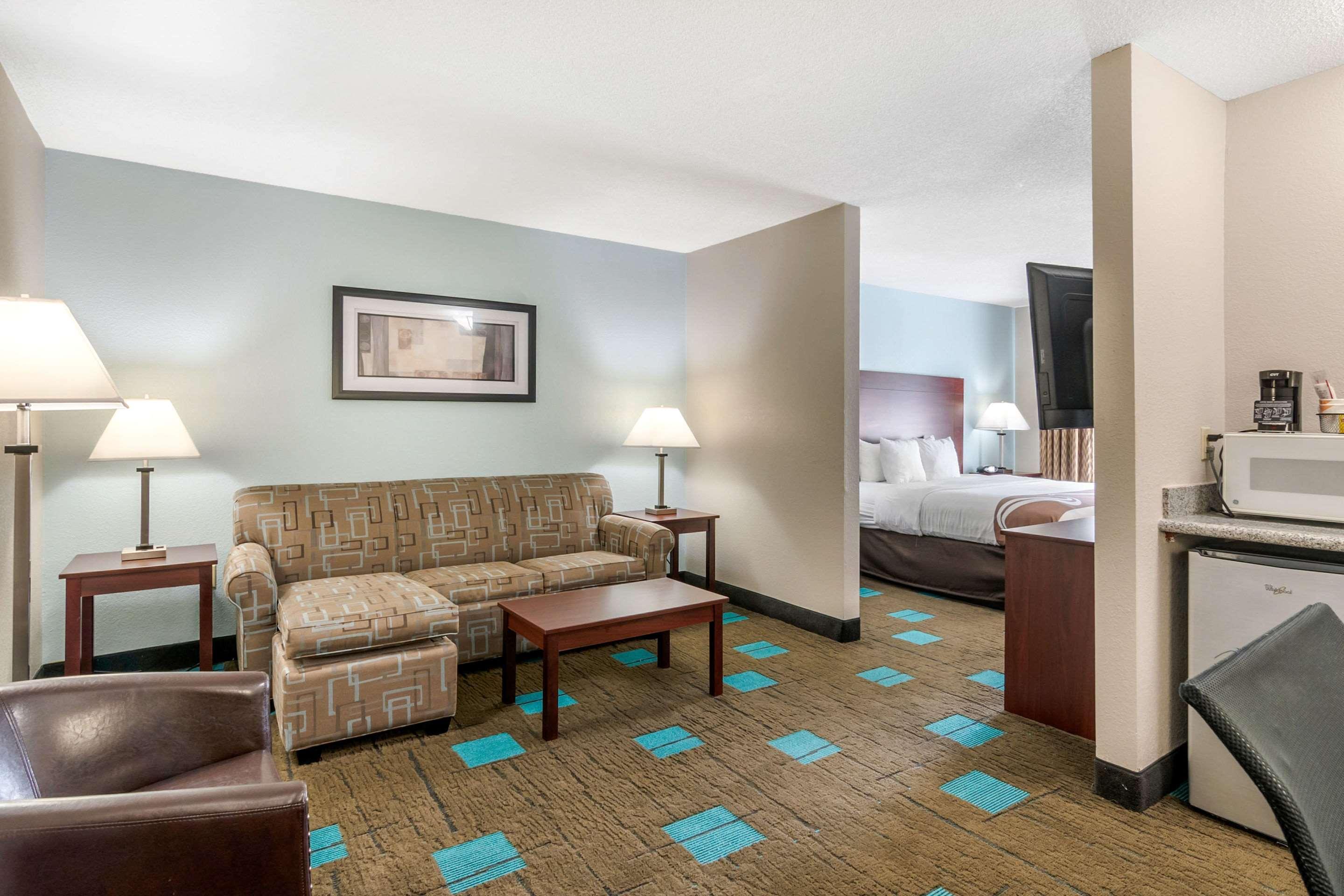 Quality Suites Kansas City International Airport מראה חיצוני תמונה