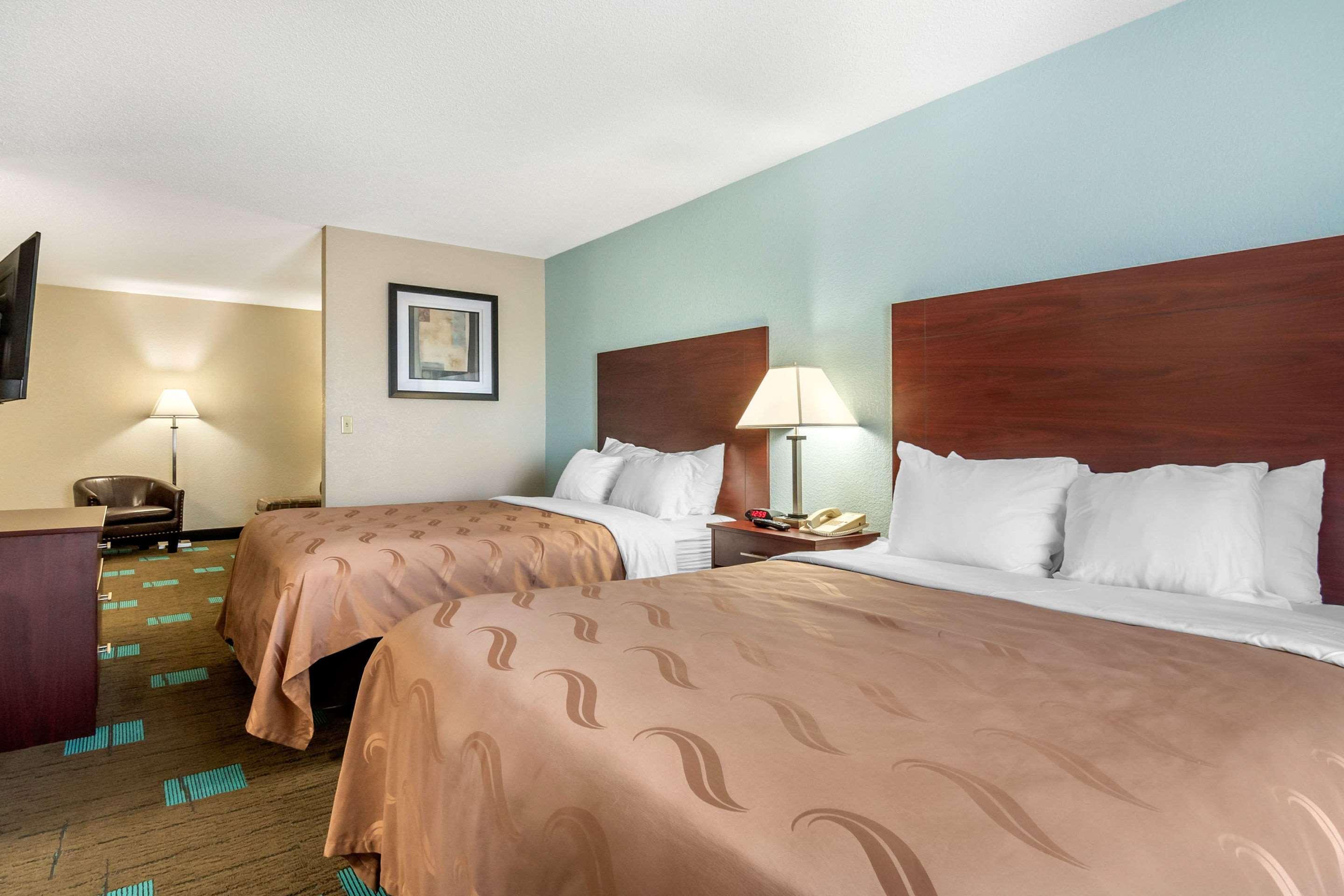 Quality Suites Kansas City International Airport מראה חיצוני תמונה