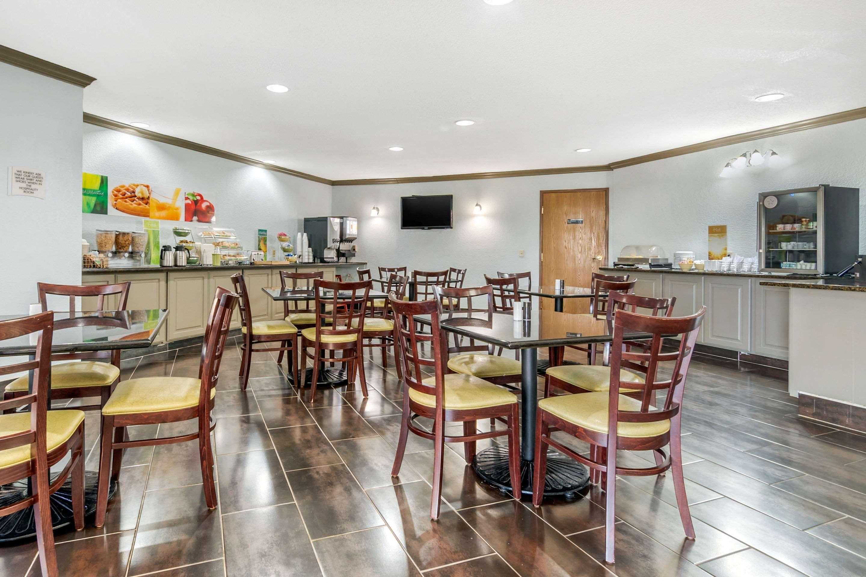 Quality Suites Kansas City International Airport מראה חיצוני תמונה