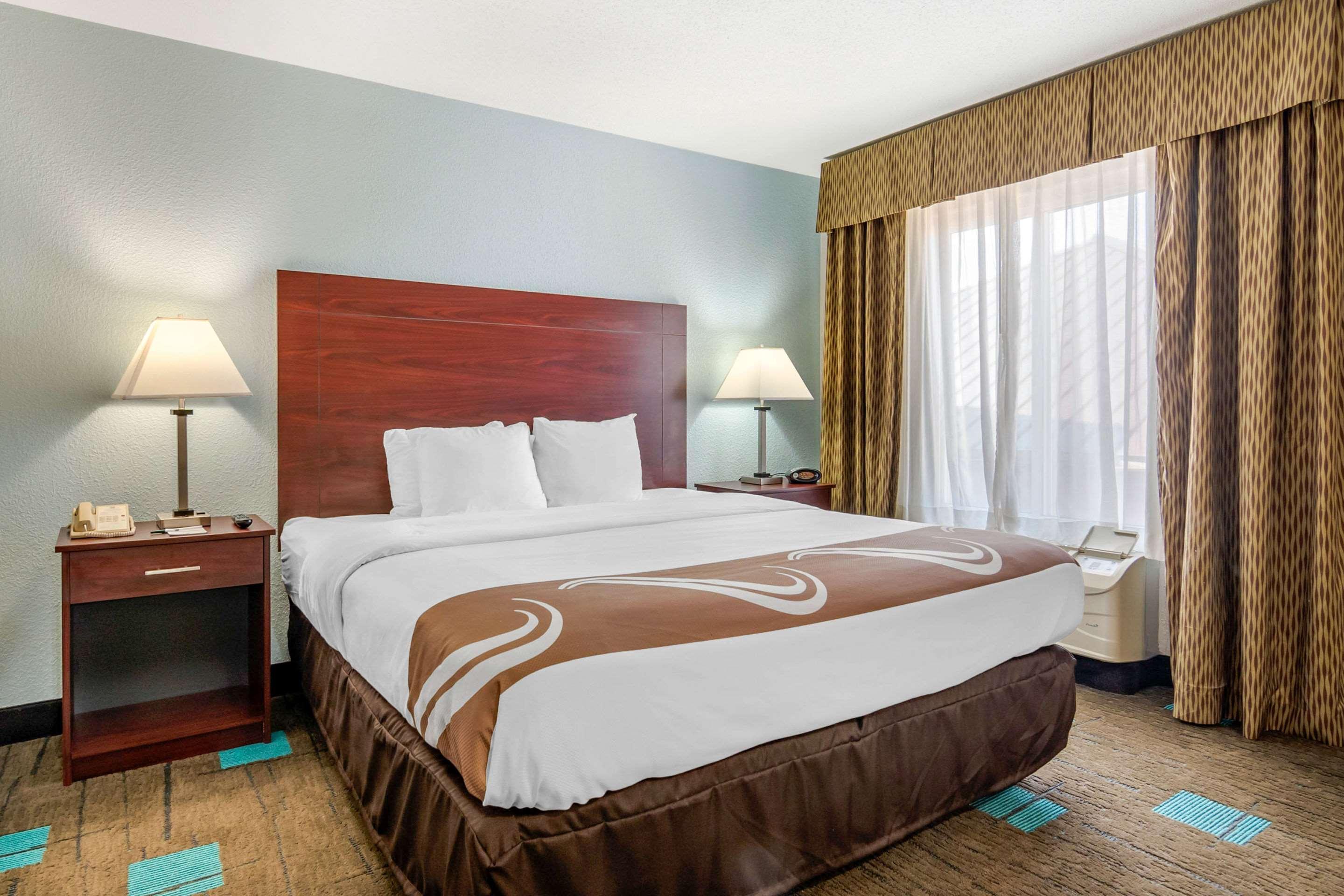 Quality Suites Kansas City International Airport מראה חיצוני תמונה