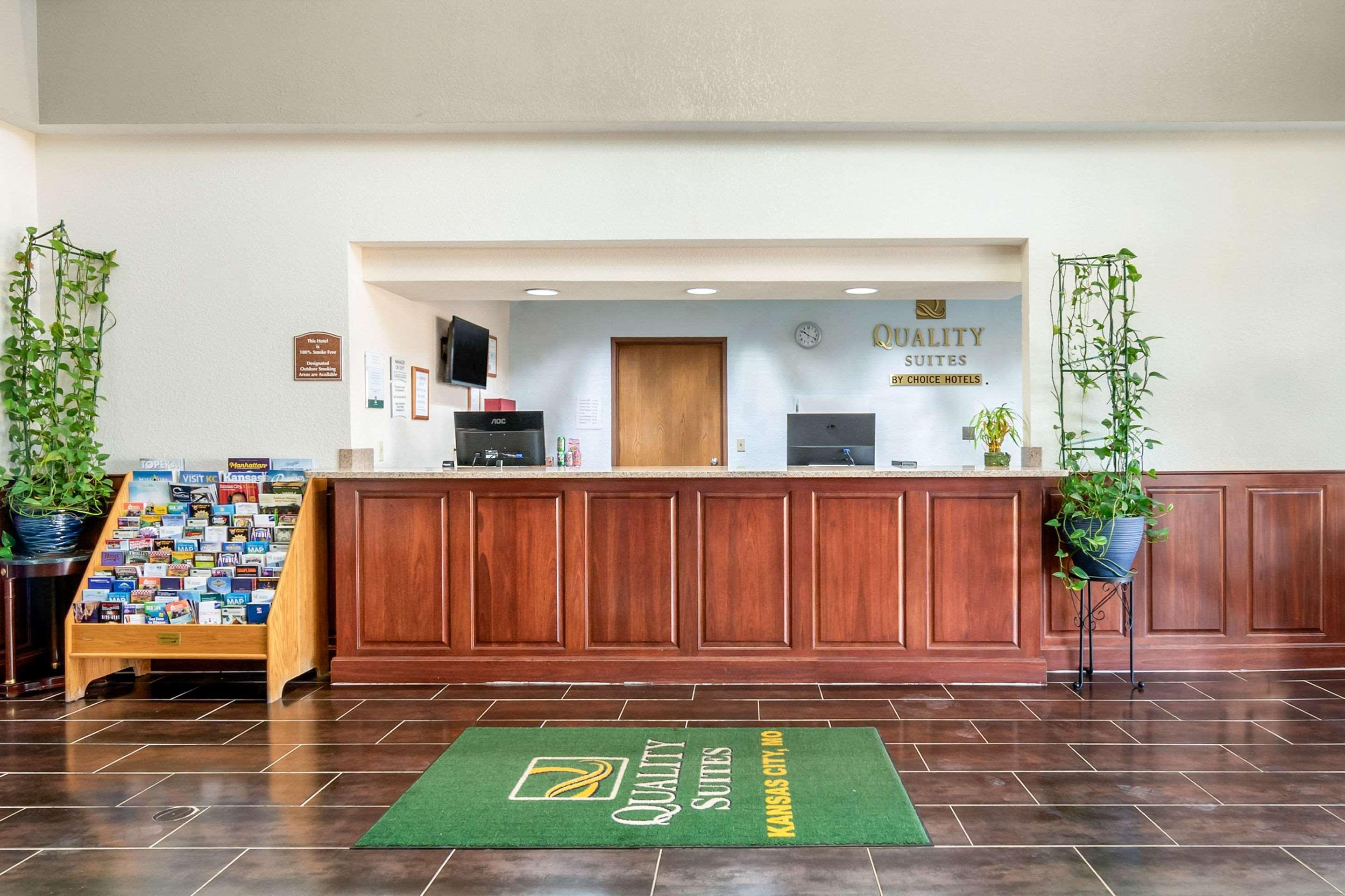 Quality Suites Kansas City International Airport מראה חיצוני תמונה
