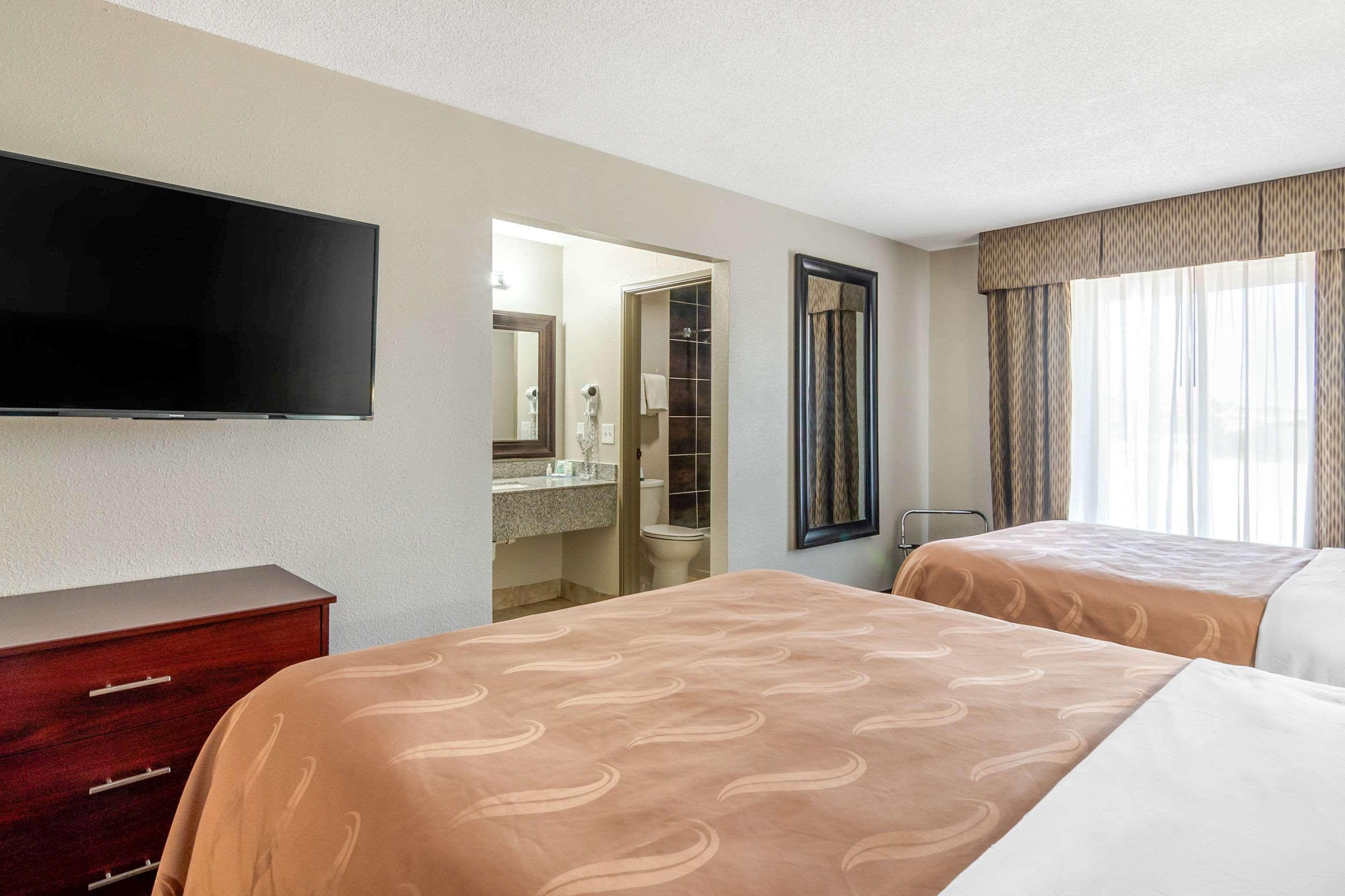 Quality Suites Kansas City International Airport מראה חיצוני תמונה