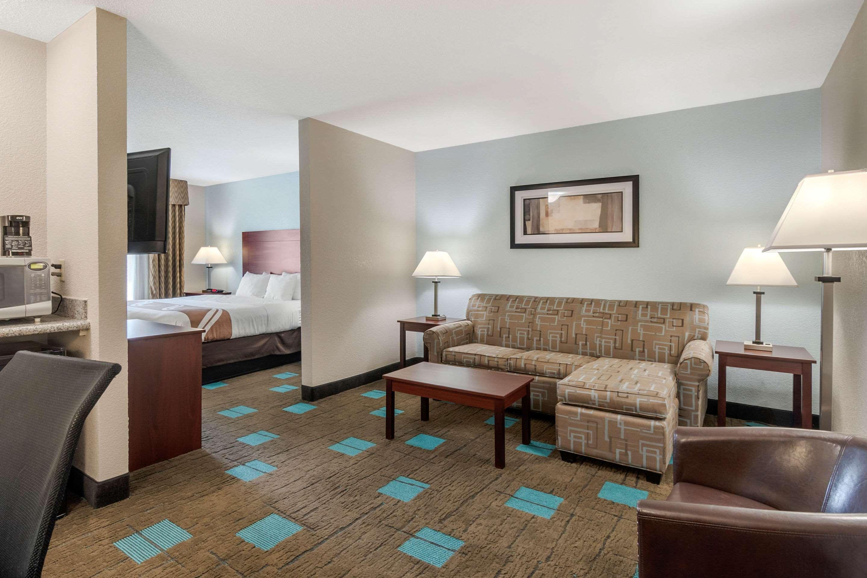 Quality Suites Kansas City International Airport מראה חיצוני תמונה