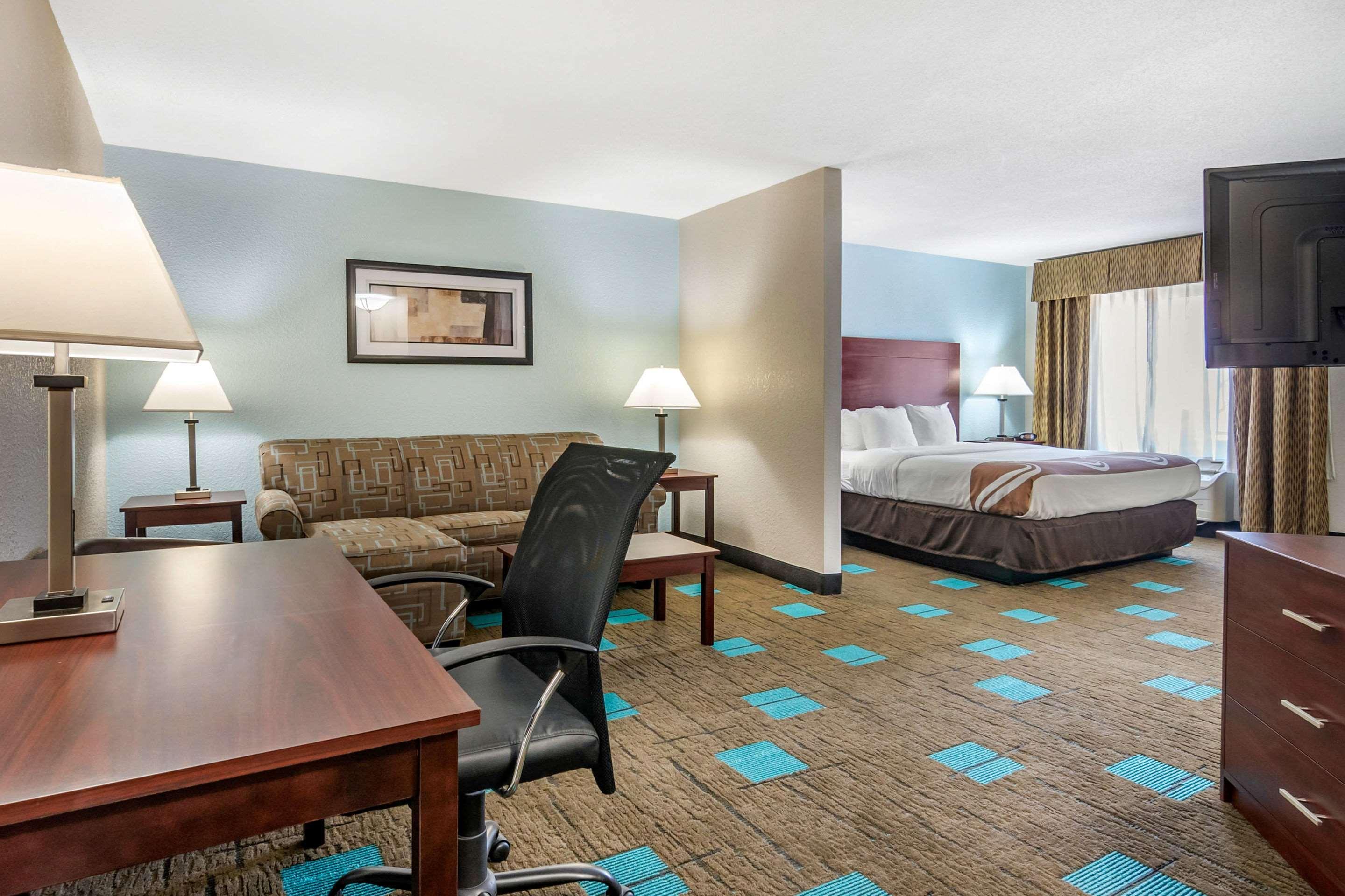 Quality Suites Kansas City International Airport מראה חיצוני תמונה