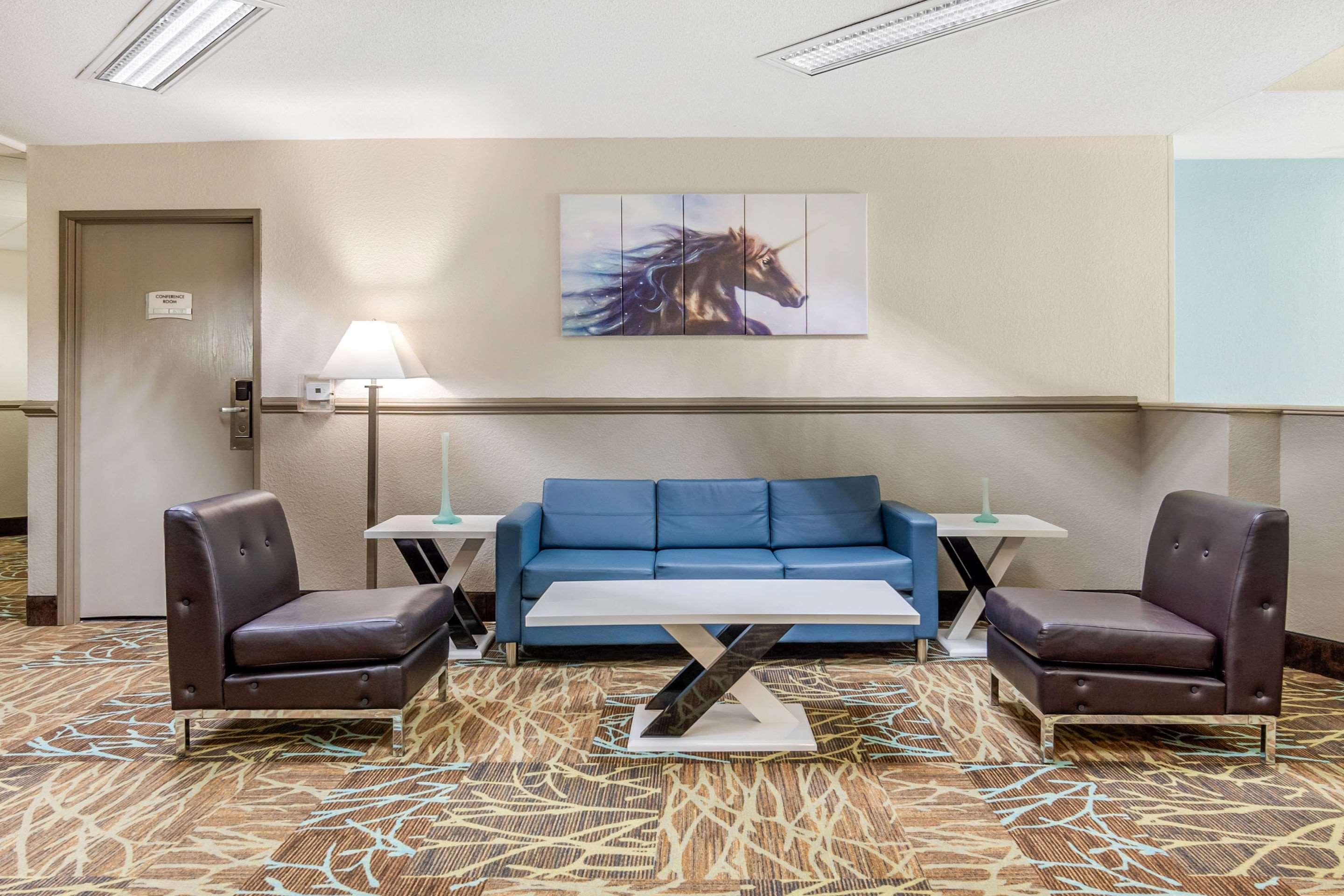 Quality Suites Kansas City International Airport מראה חיצוני תמונה