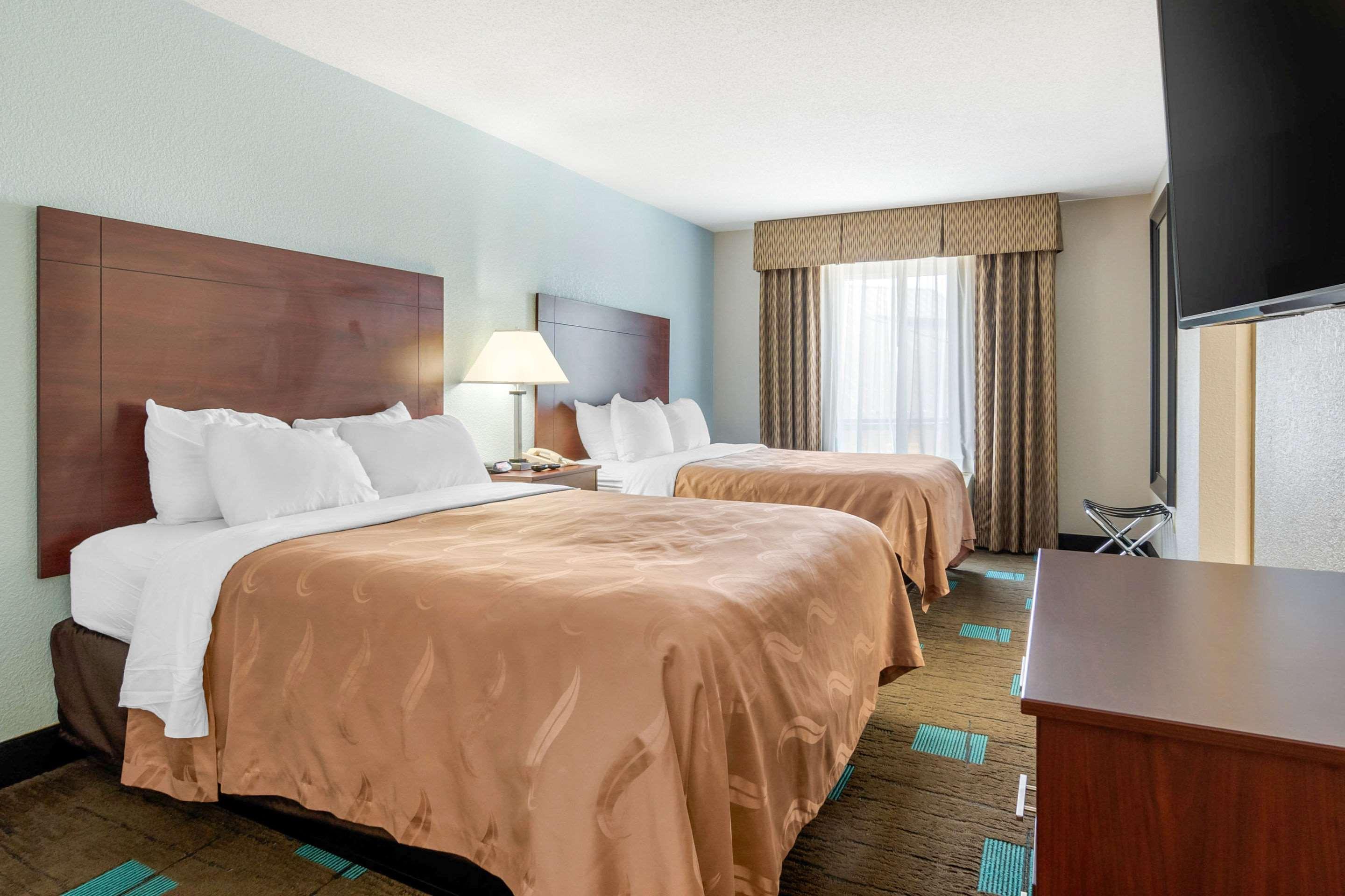 Quality Suites Kansas City International Airport מראה חיצוני תמונה
