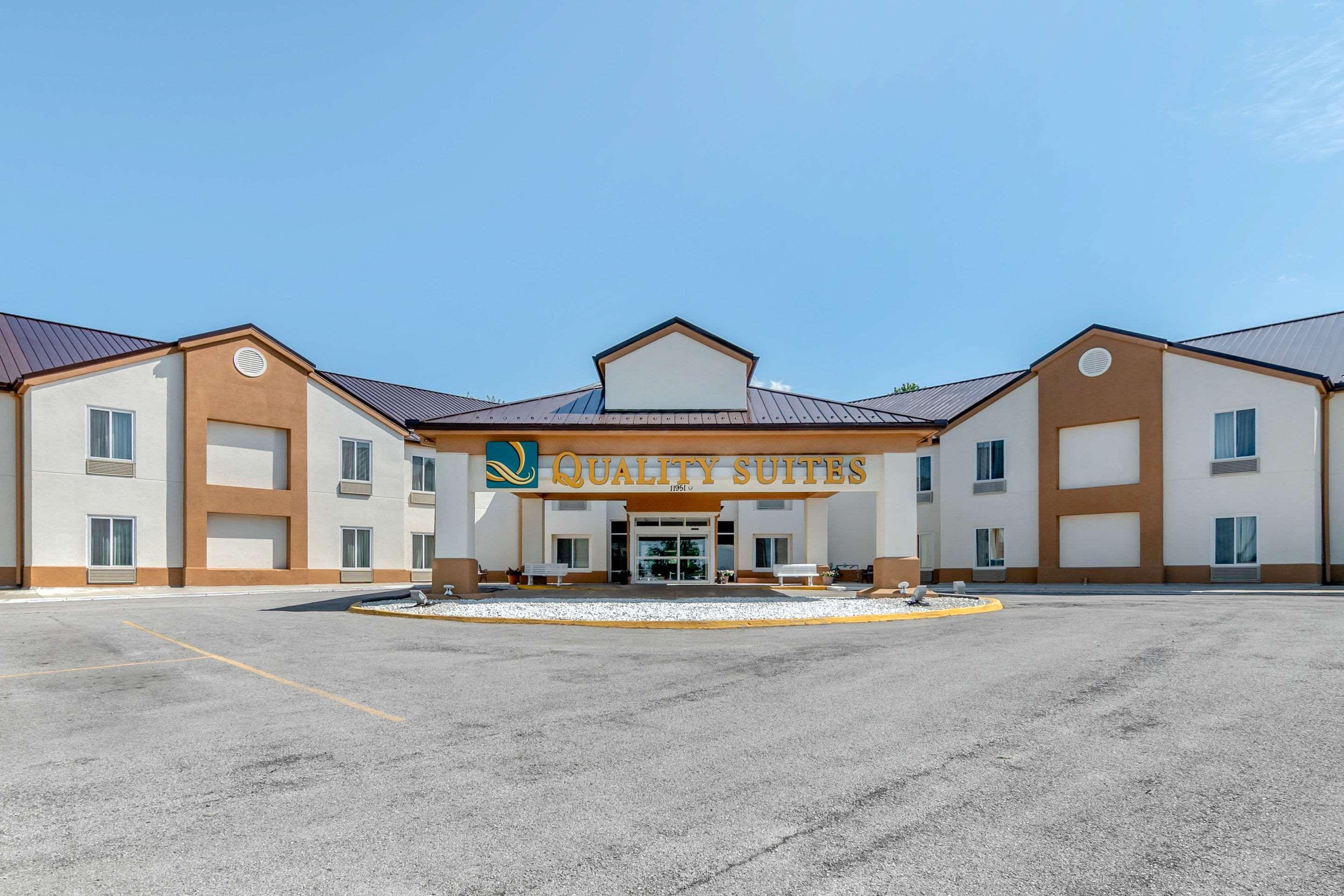 Quality Suites Kansas City International Airport מראה חיצוני תמונה