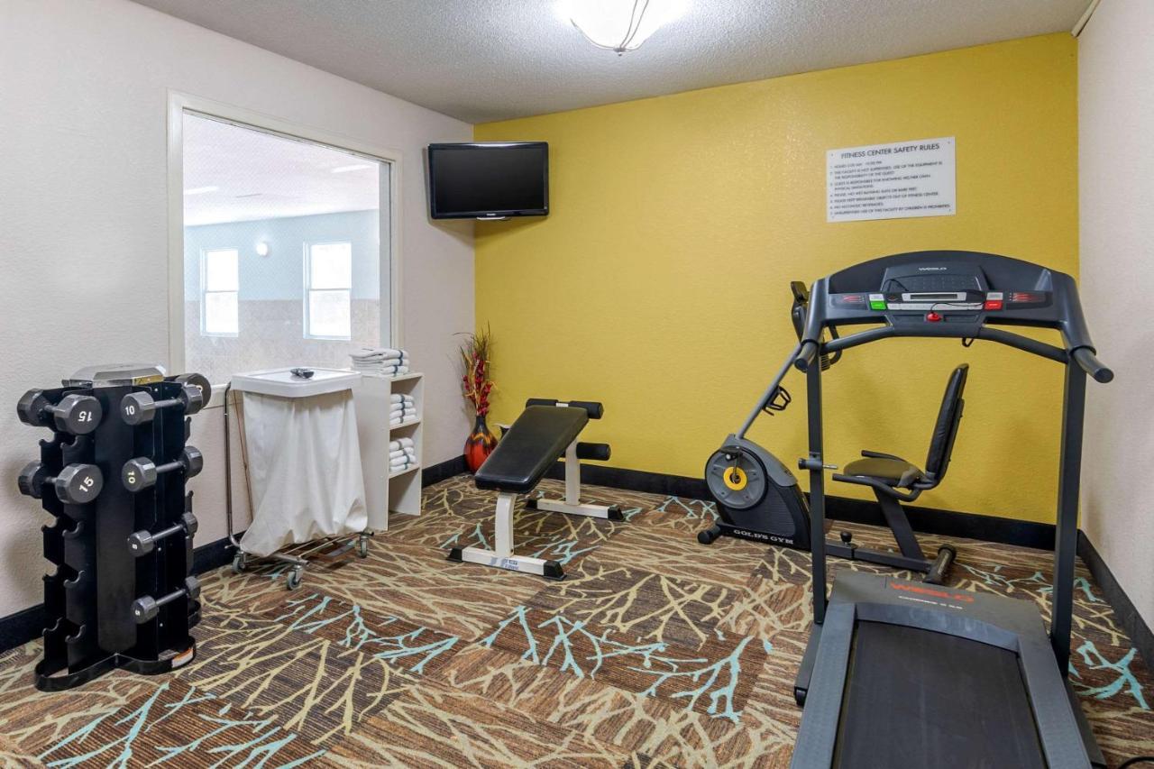 Quality Suites Kansas City International Airport מראה חיצוני תמונה