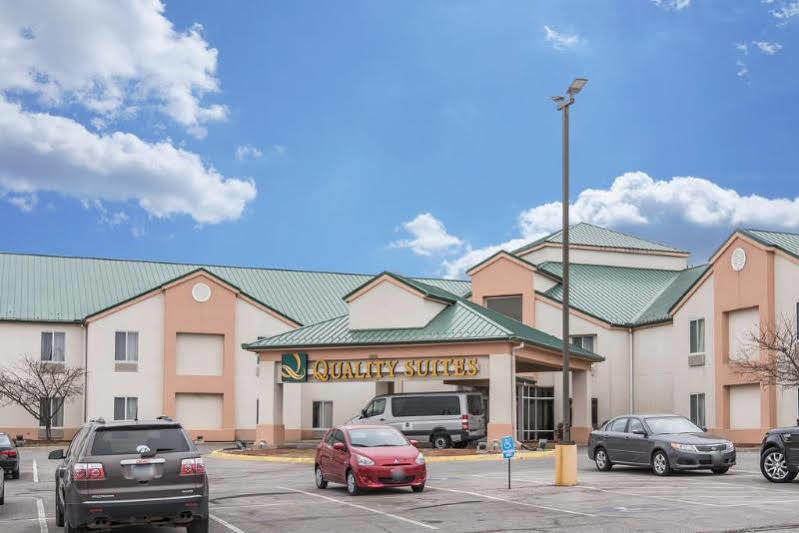 Quality Suites Kansas City International Airport מראה חיצוני תמונה